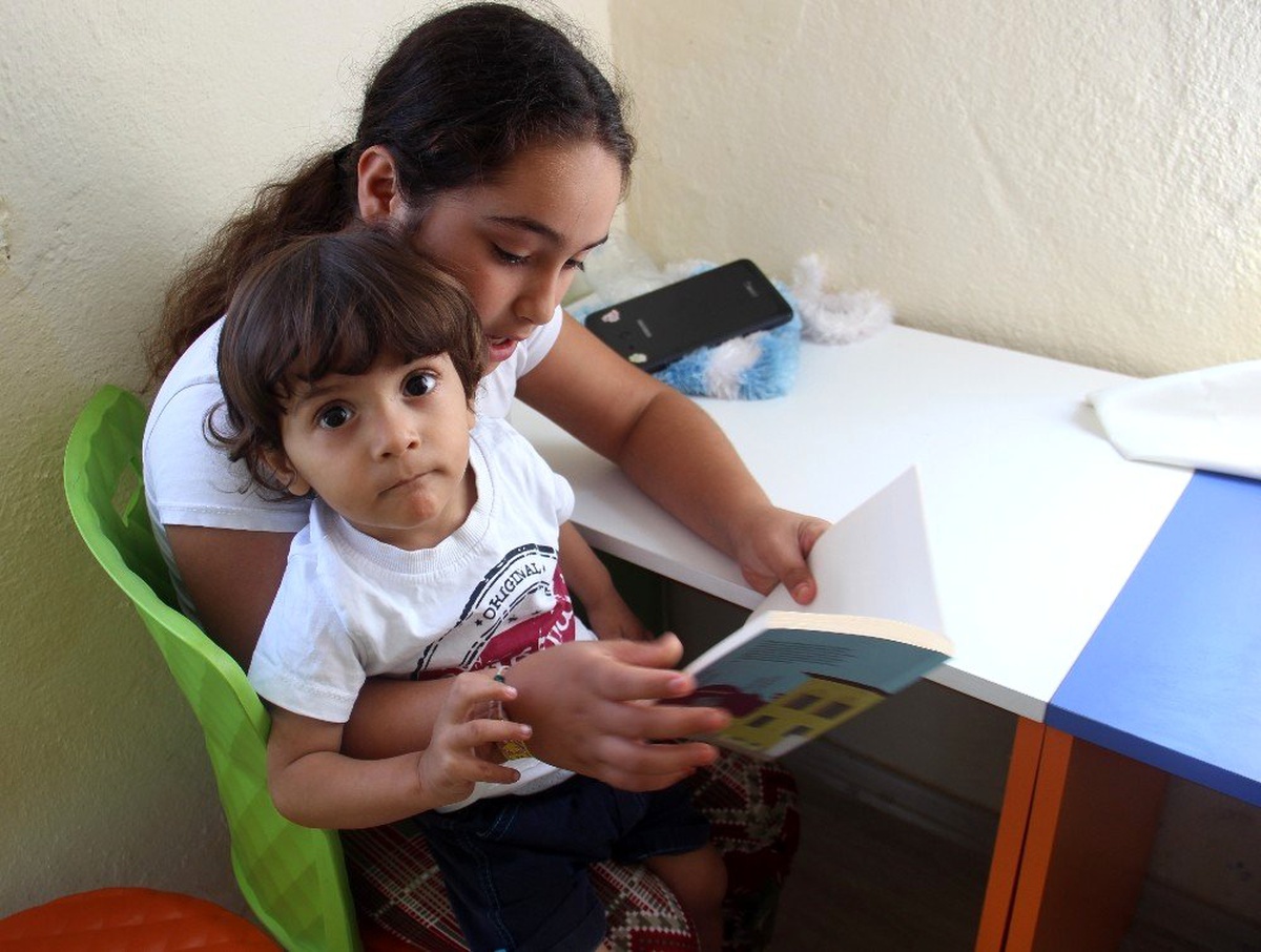 Elif\'in hayalleri de yükü de büyük