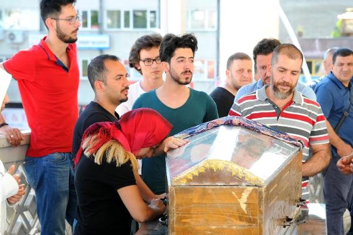 Eşini sokak ortasında öldürüp, intihar etti (3)
