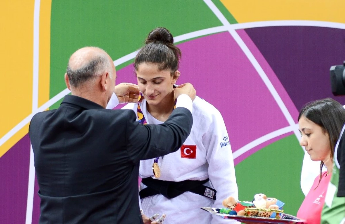 EYOF 2019\'da milli judocu Özlem Yıldız altın madalya aldı