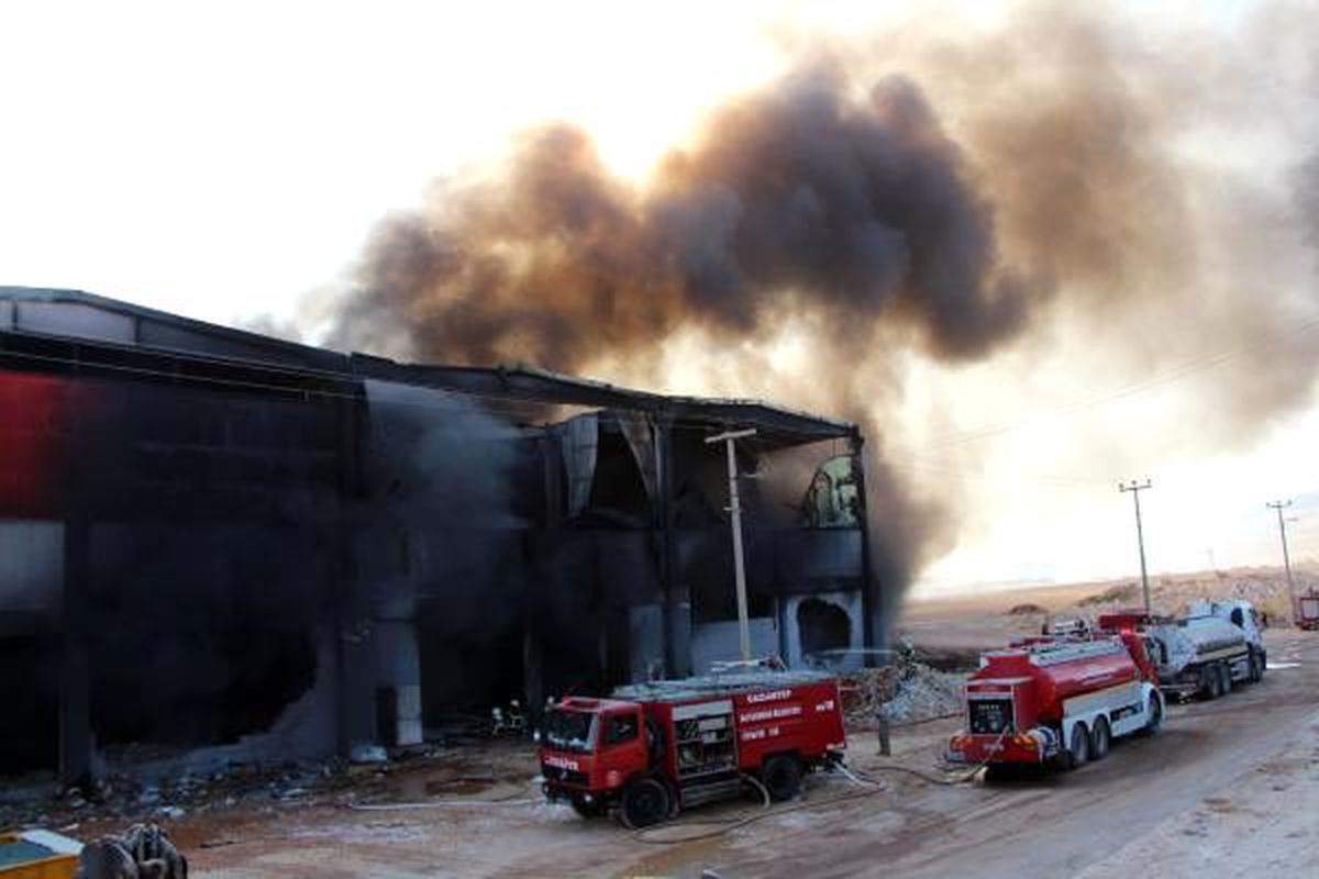 Gaziantep\'teki fabrika yangını 9 saatte kontrol altına alındı