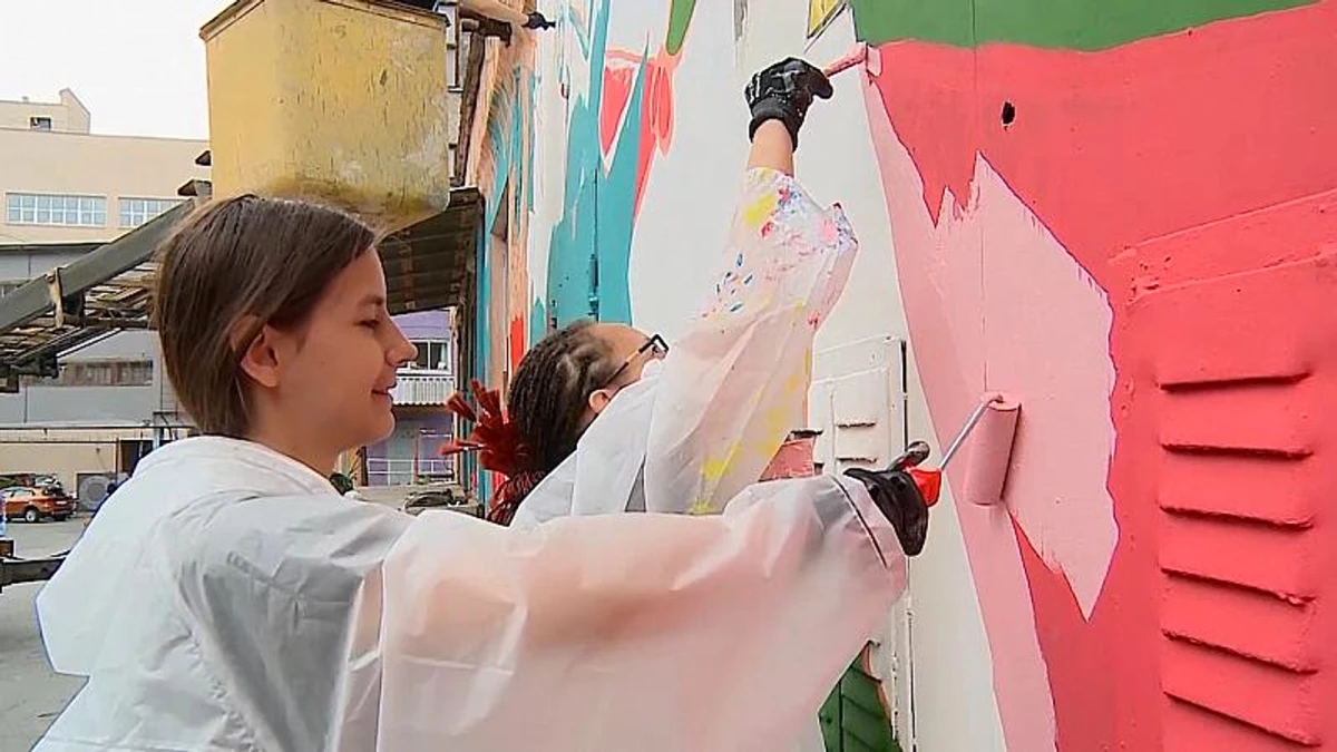 Graffiti sanatçıları Ekaterinburg\'un rengini değiştirdi