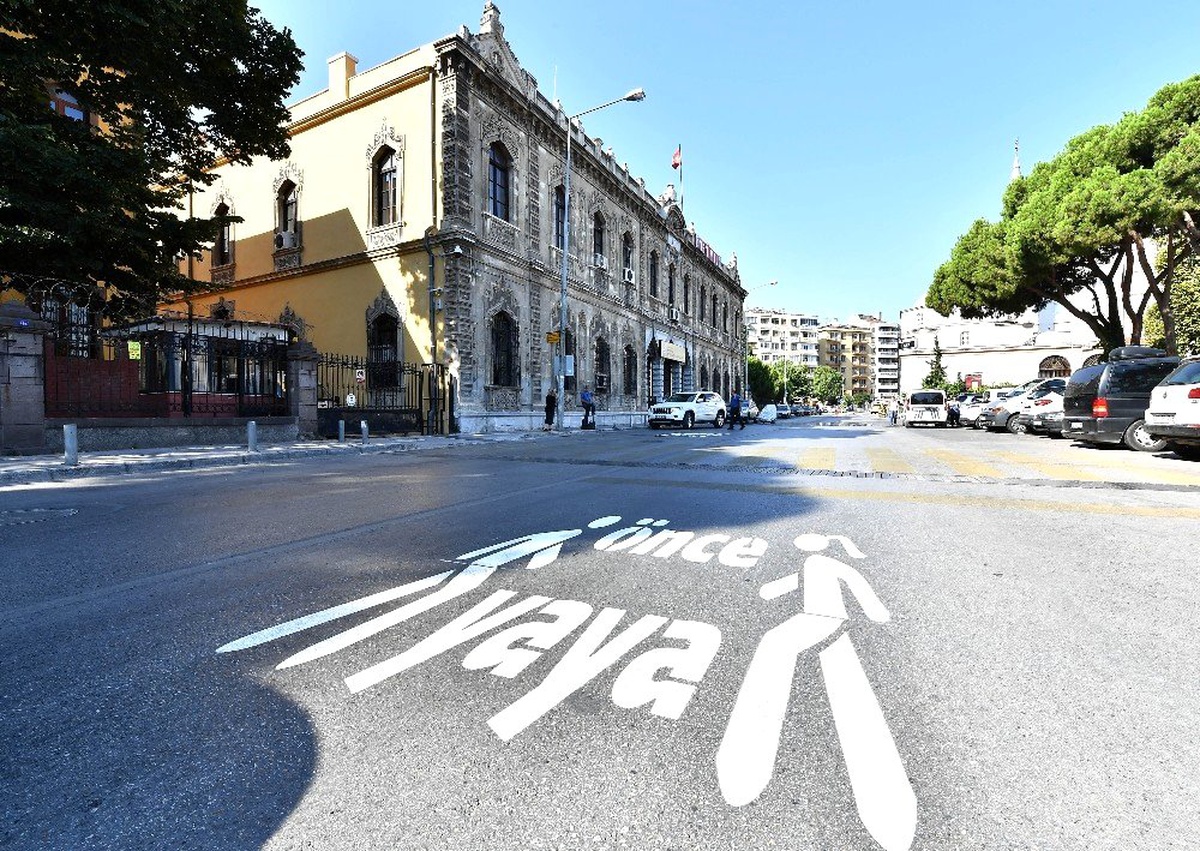 İzmir\'de 170 noktada \'Önce Yaya\' uyarısı