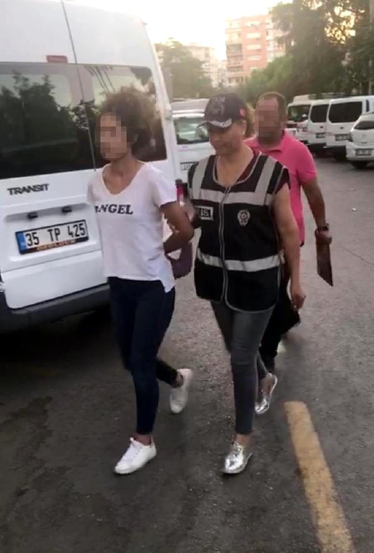 İzmir\'de terör operasyonu: 12 gözaltı