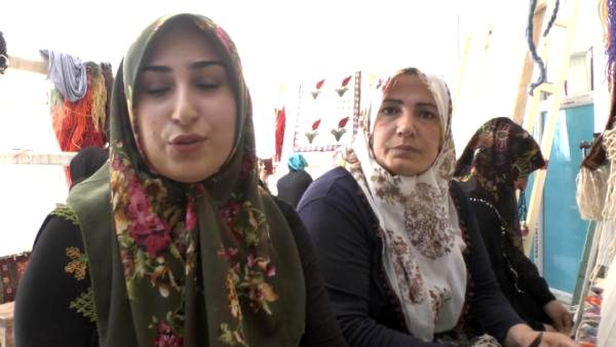 kaynana halı kursunda hem ücret alıyor hem de öğreniyor