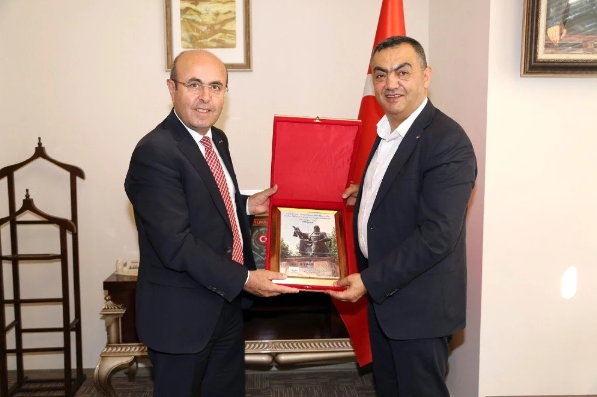 KAYSO Başkanı Büyüksimitci, Nevşehir ve Kırşehir\'de Oda ve Borsaları Ziyaret Etti