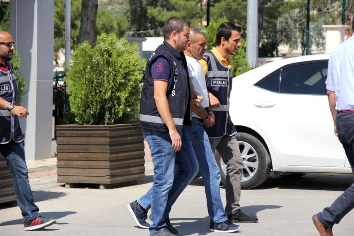 Kesinleşmiş 30 yıl hapis cezası bulunan şahıs sahte kimlikle yakalandı