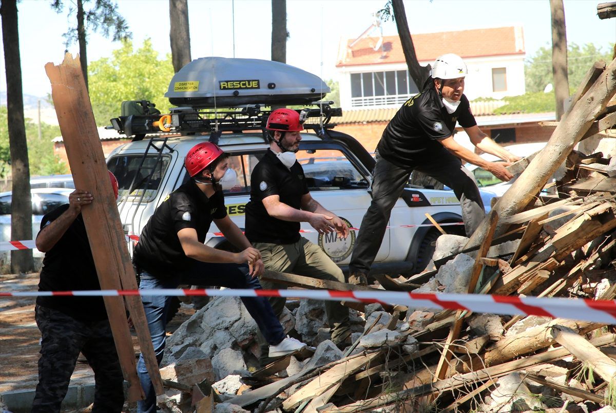Manisa\'da deprem tatbikatı