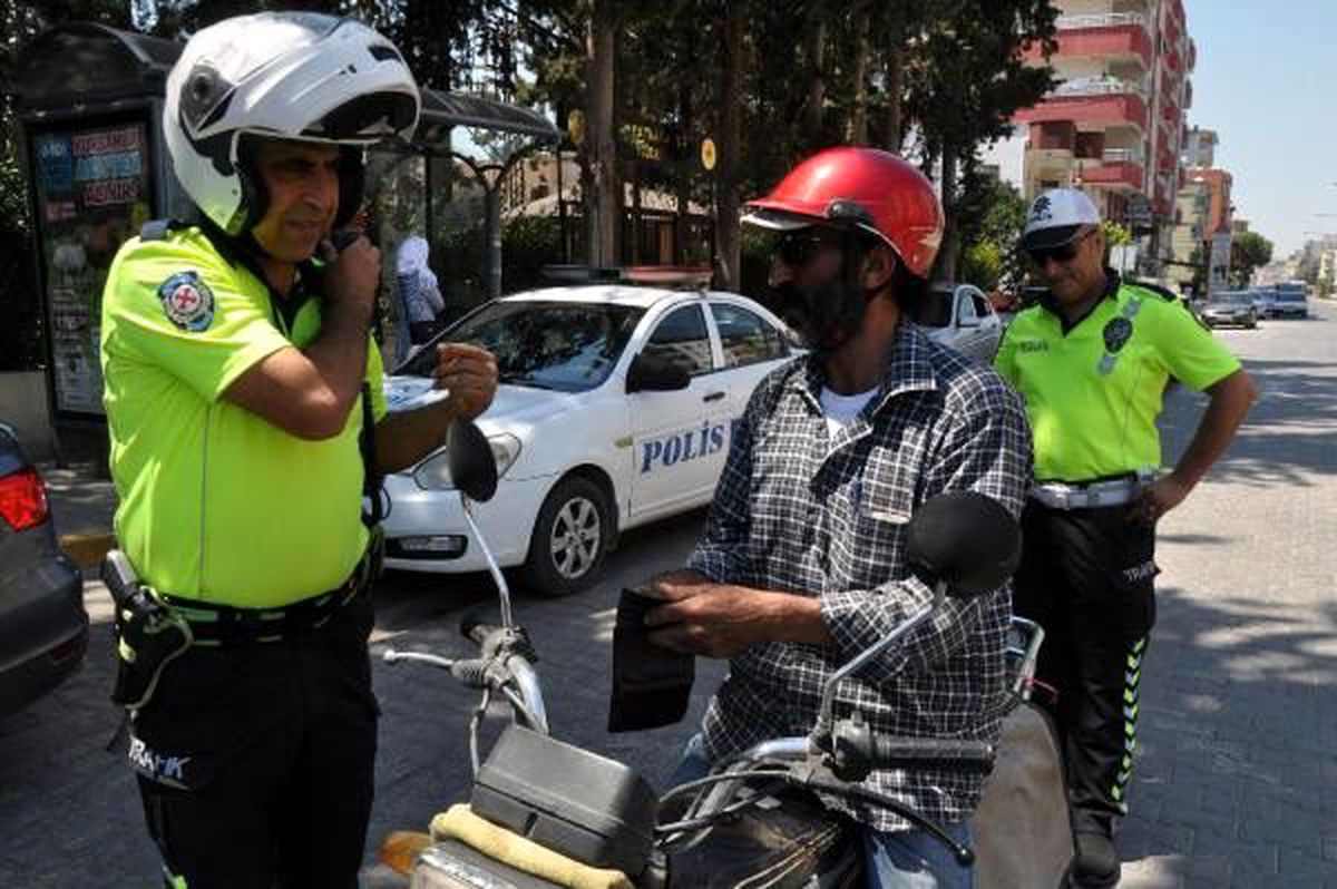 Motosiklet sürücülerine MOBESE\'den kask denetimi