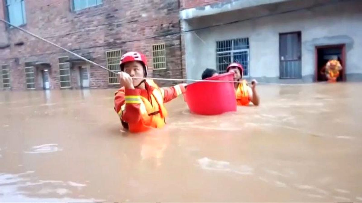 Muson yağmurları sebebiyle Çin\'de 25 bin kişi güvenli bölgelere nakledildi