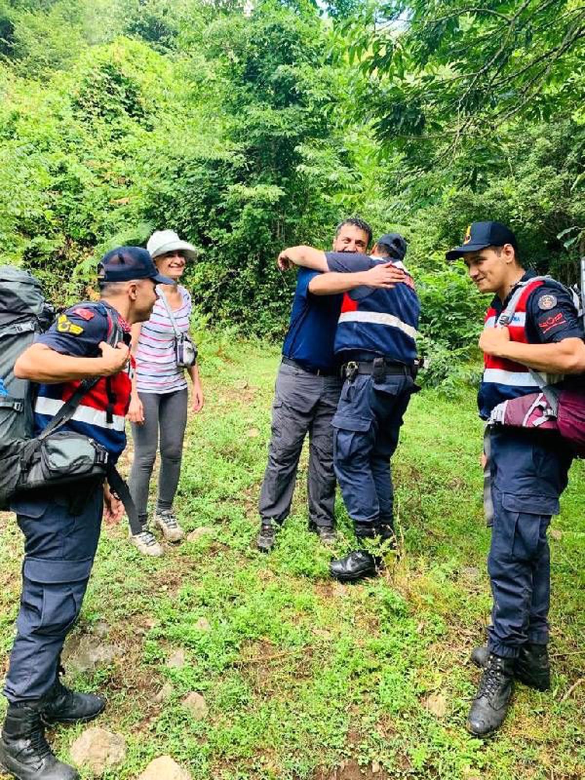 Ormanda kaybolan çift, 20 saat sonra bulundu