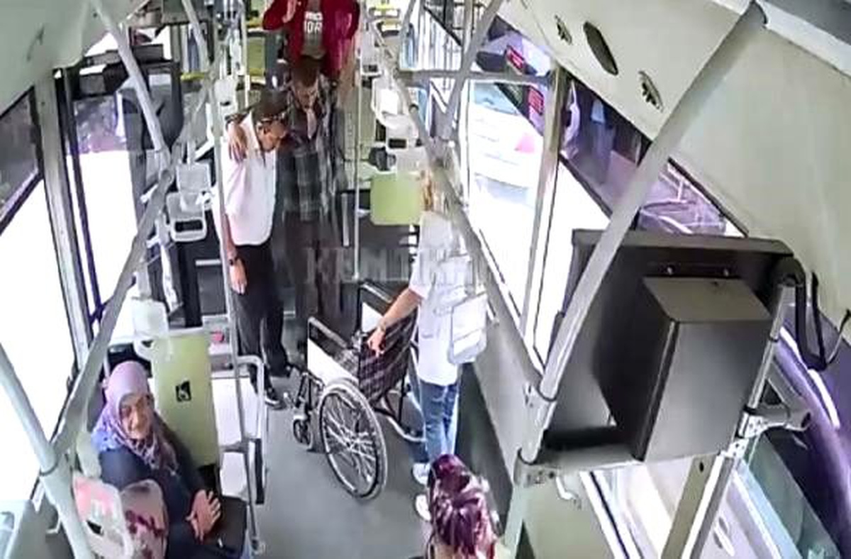Otobüste kalp krizi geçiren yolcu hastaneye yetiştirildi