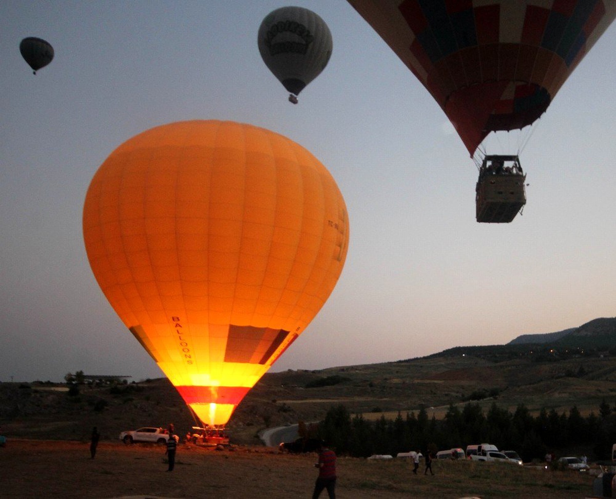 (Özel) Beyaz cennet Pamukkale\'yi balonlarla gün doğumu eşliğinde izliyorlar