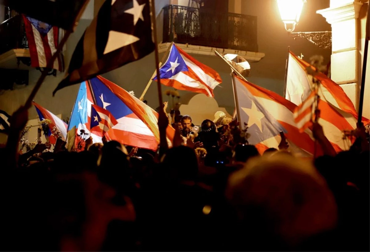 Porto Riko\'da protestolar valiye geri adım attırdı