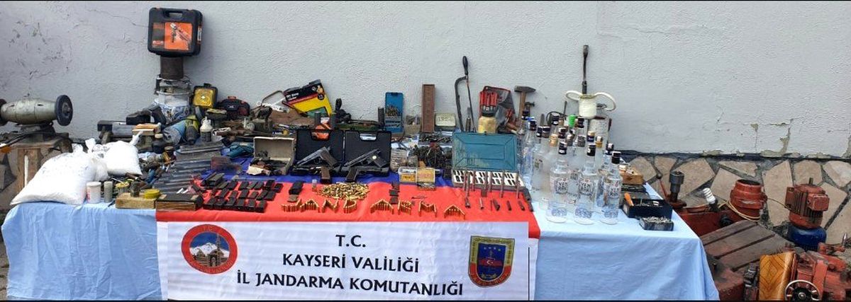 Sarız\'da tabanca ve tabanca imalatında kullanılan malzeme yakalandı