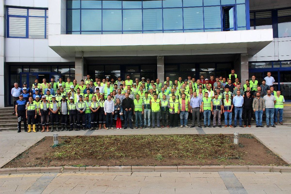 Sel bölgesinde 150 kişilik temizlik ekibi çalışmalara başladı