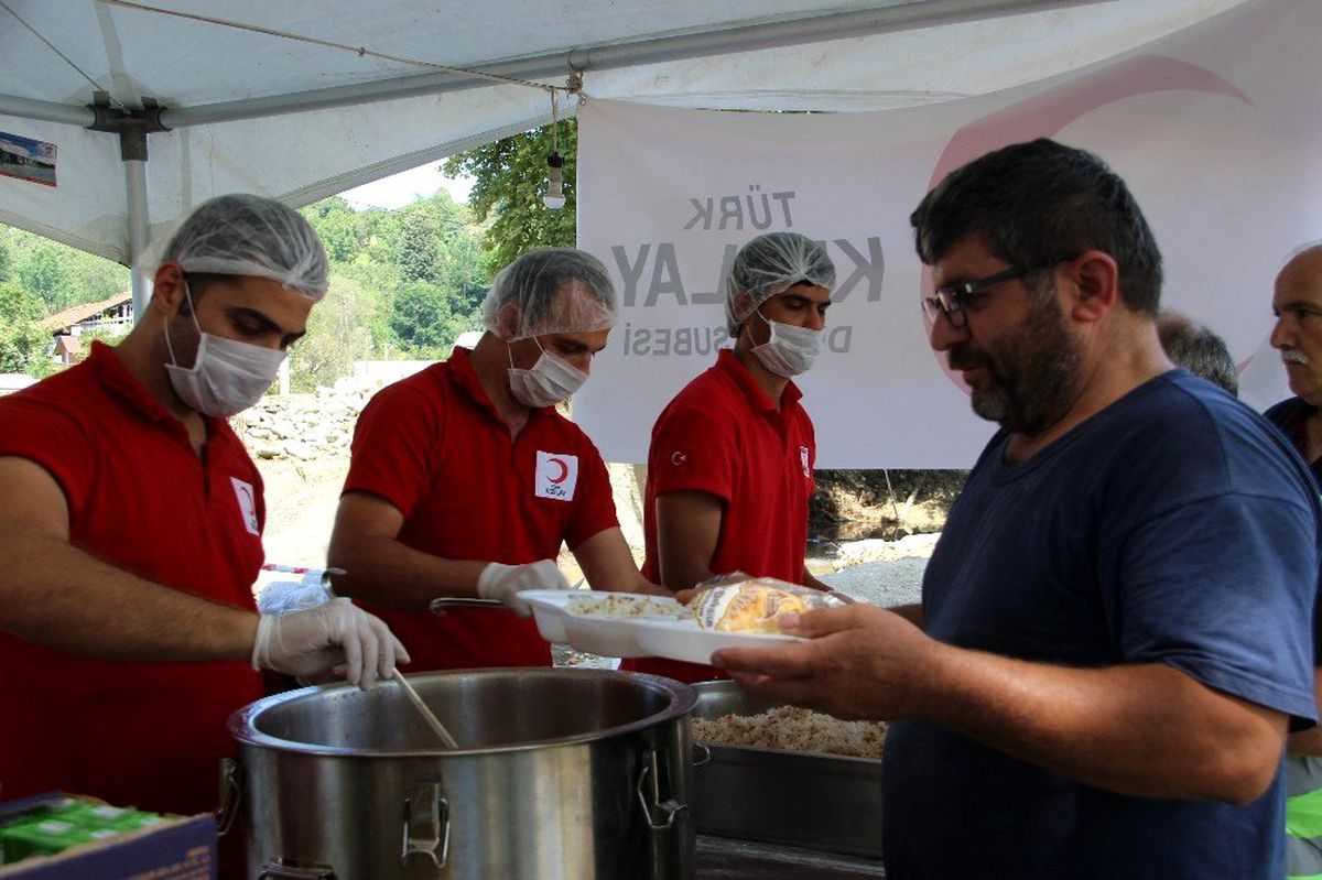 Sel bölgesinde her gün bin 500 kişiye sıcak yemek ulaştırılıyor