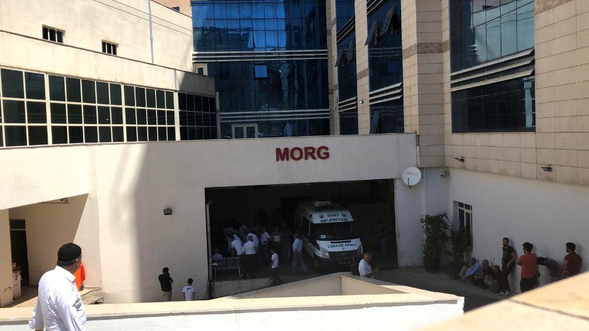 Siirt\'te kontrolden çıkan araç park halindeki araçlara çarptı: 1 ölü