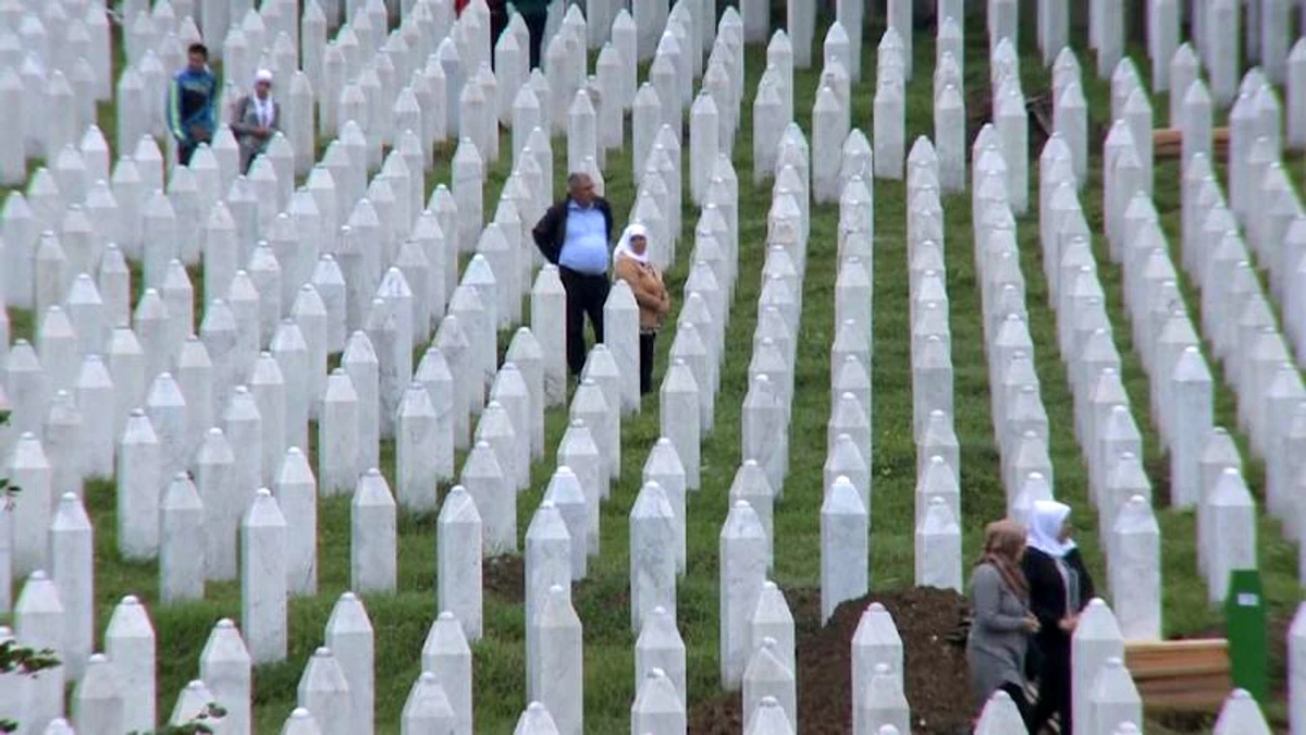 Srebrenitsa Soykırımı\'nın 24. yıl dönümünde 33 naaş daha toprağa verildi