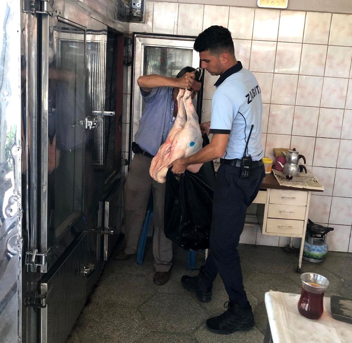 Tarsus\'ta 113 kilo sahte mühürlü et ele geçirildi