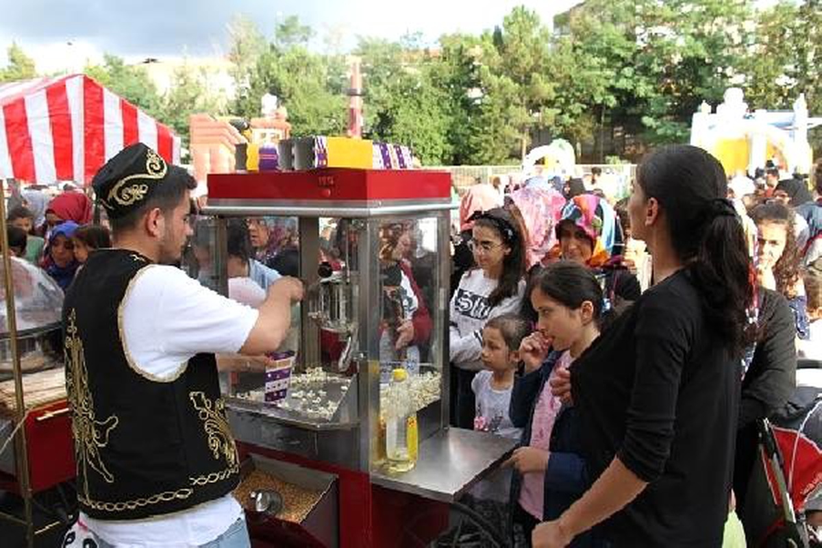 Ümraniye\'de eğlence çocukların ayağına geldi