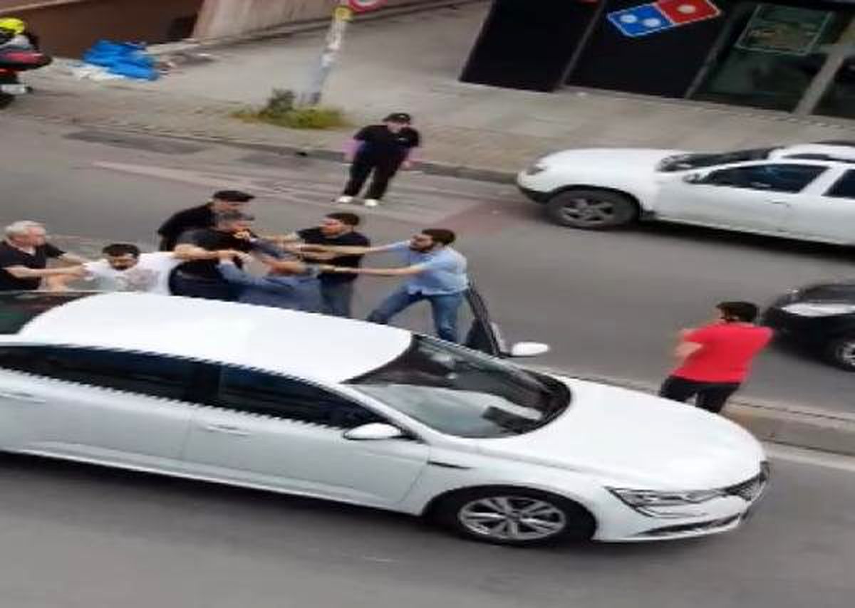 Ümraniye\'de trafikteki tekmeli-tokatlı kavga kamerada