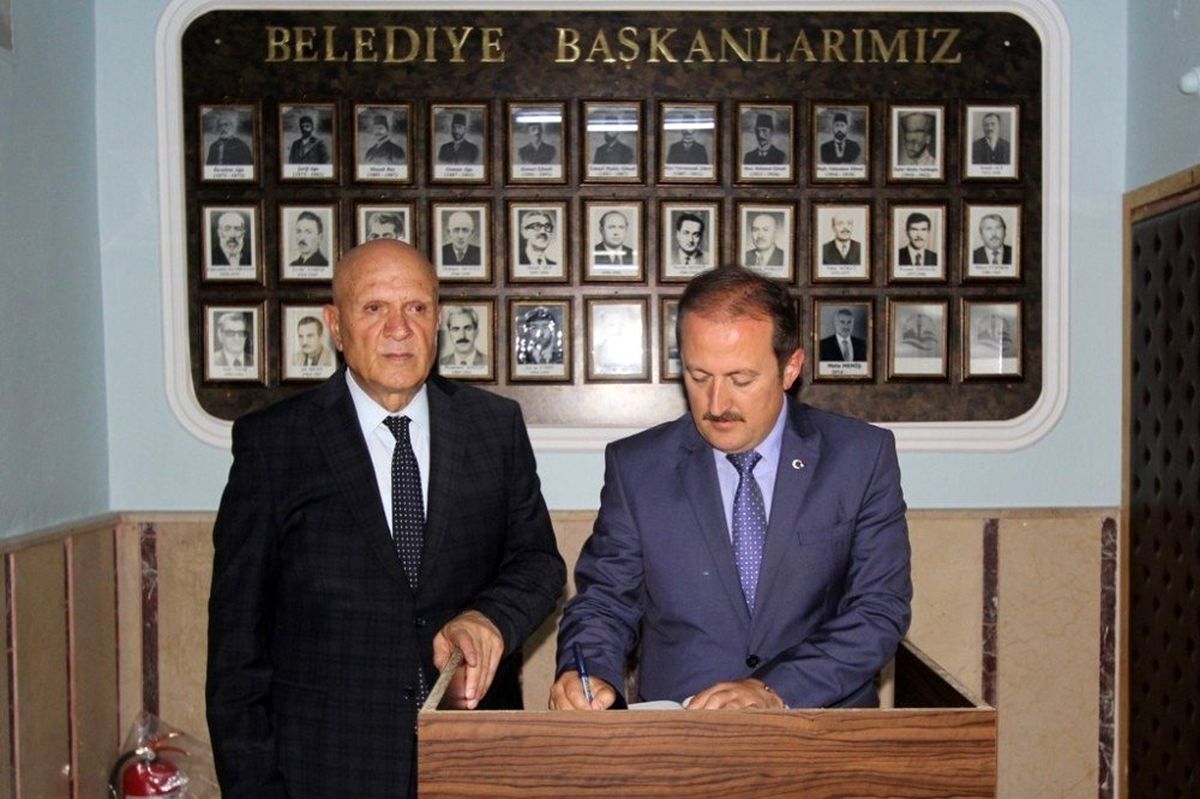 Vali Pehlivan\'dan Başkan Pekmezci\'ye veda ziyareti