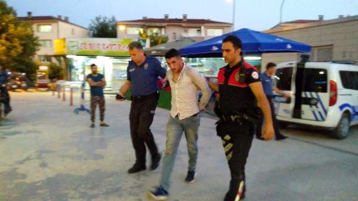 2 ayrı suçtan aranan cezaevi firarisi kalasların arasında yakalandı