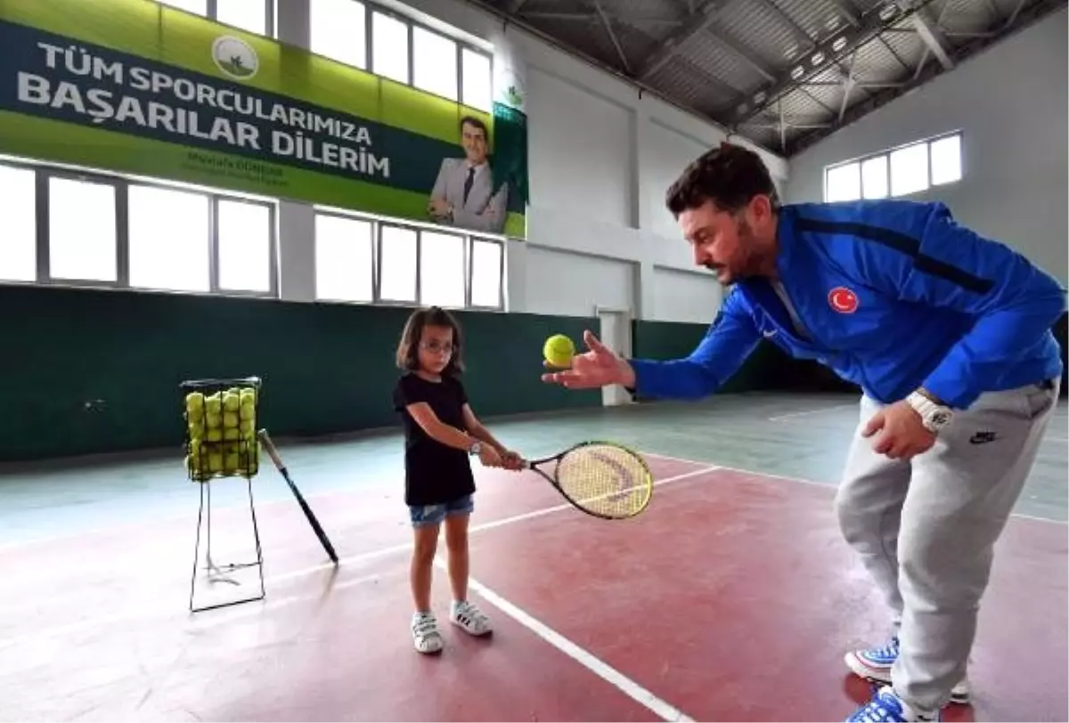 Bursalı antrenör, işitme engelli sporcularla daha iyi iletişim için işaret dili öğrendi