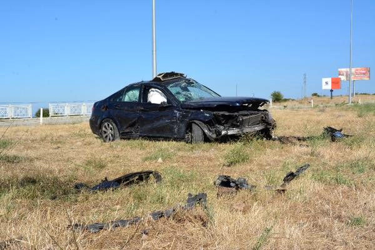 Çanakkale\'de iki otomobil çarpıştı: 8 yaralı