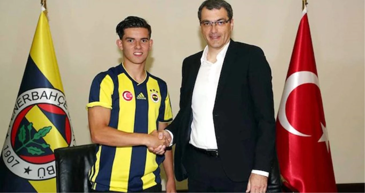 Ferdi Kadıoğlu, Fenerbahçe formalı fotoğraflarını kaldırdı!