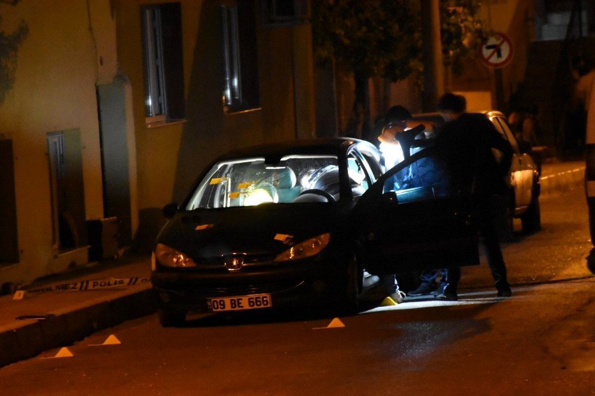 İzmir\'de iki grup arasında silahlı kavga: 1 ağır yaralı