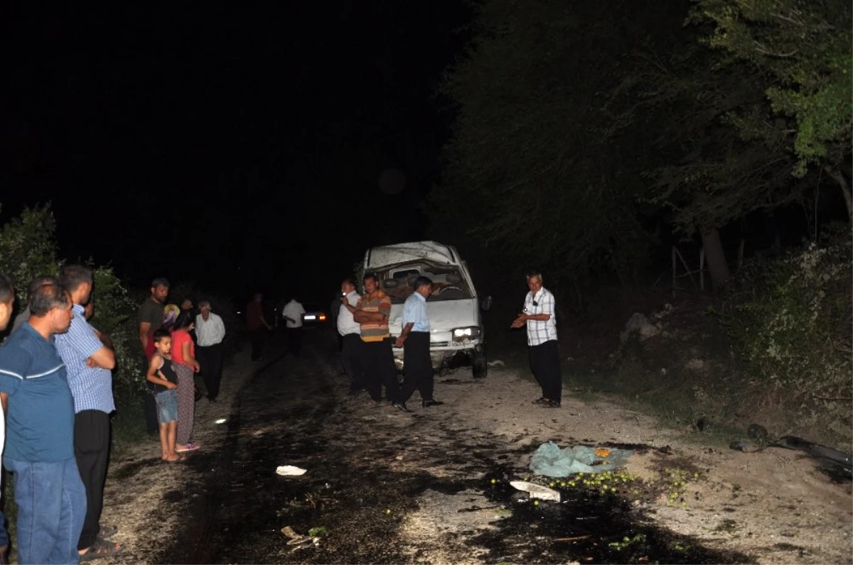 Tarım işçilerini taşıyan minibüs şarampole devrildi: 1 ölü, 5 yaralı