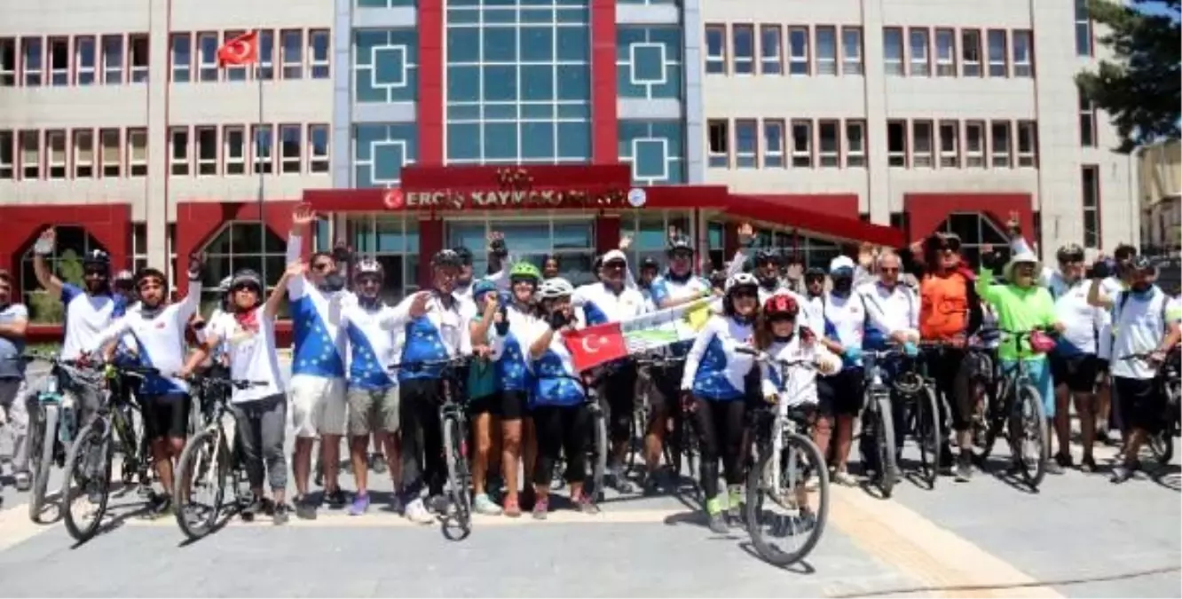 Van Gölü için 300 kilometre pedal çevirdiler