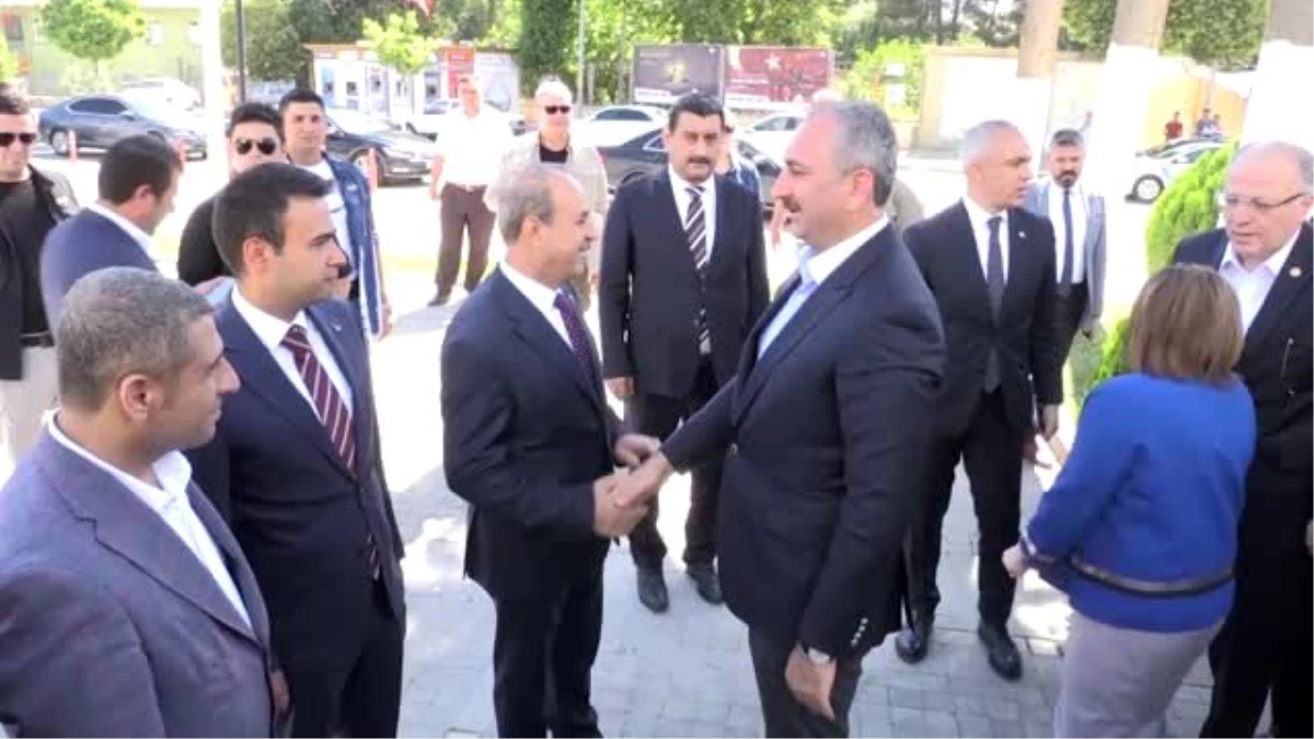 Adalet Bakanı Gül, Oğuzeli Belediyesini ziyaret etti