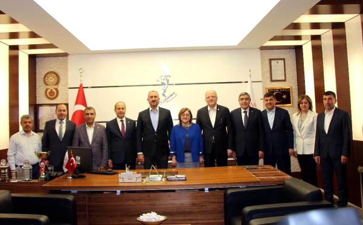 Bakan Gül: Önemli olan seçimden çok, milletin gönlünü kazanmak