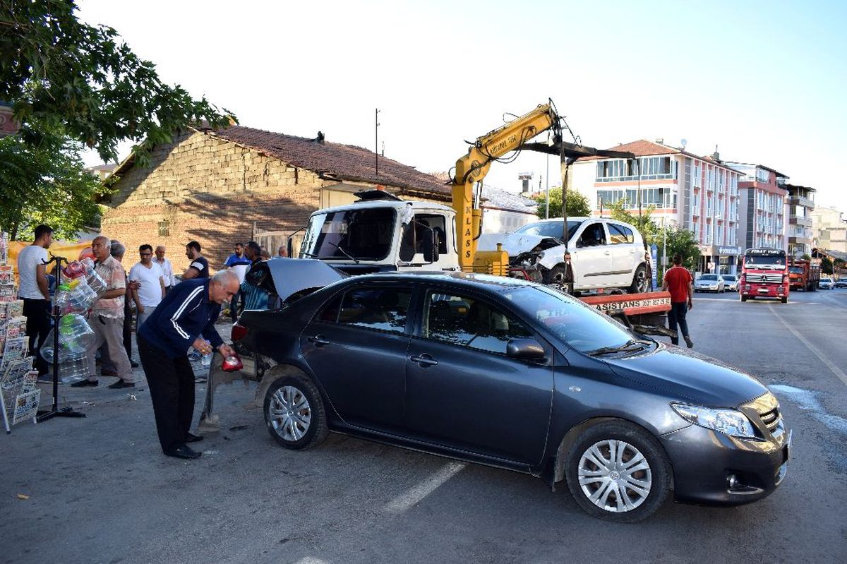 Çarptığı şahsı sürükledi, aracını bırakıp kaçtı