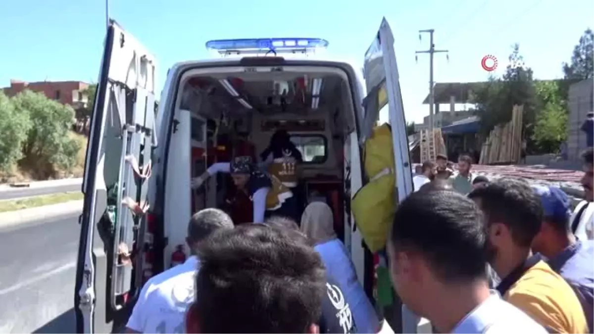 Diyarbakır\'da makas atan otomobil yol kenarındaki taşlara çarptı: Baba öldü, oğlu yaralı