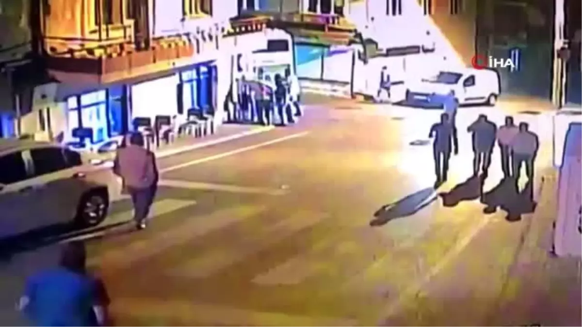 Eski ortağını kıraathane önünde silahla yaraladı