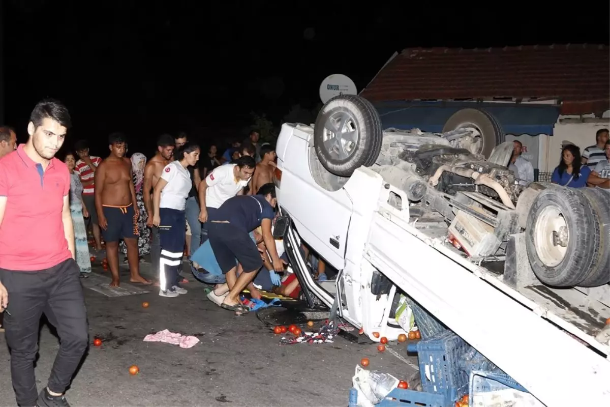 Fethiye\'de kamyonet otomobil çarpıştı: 4 yaralı