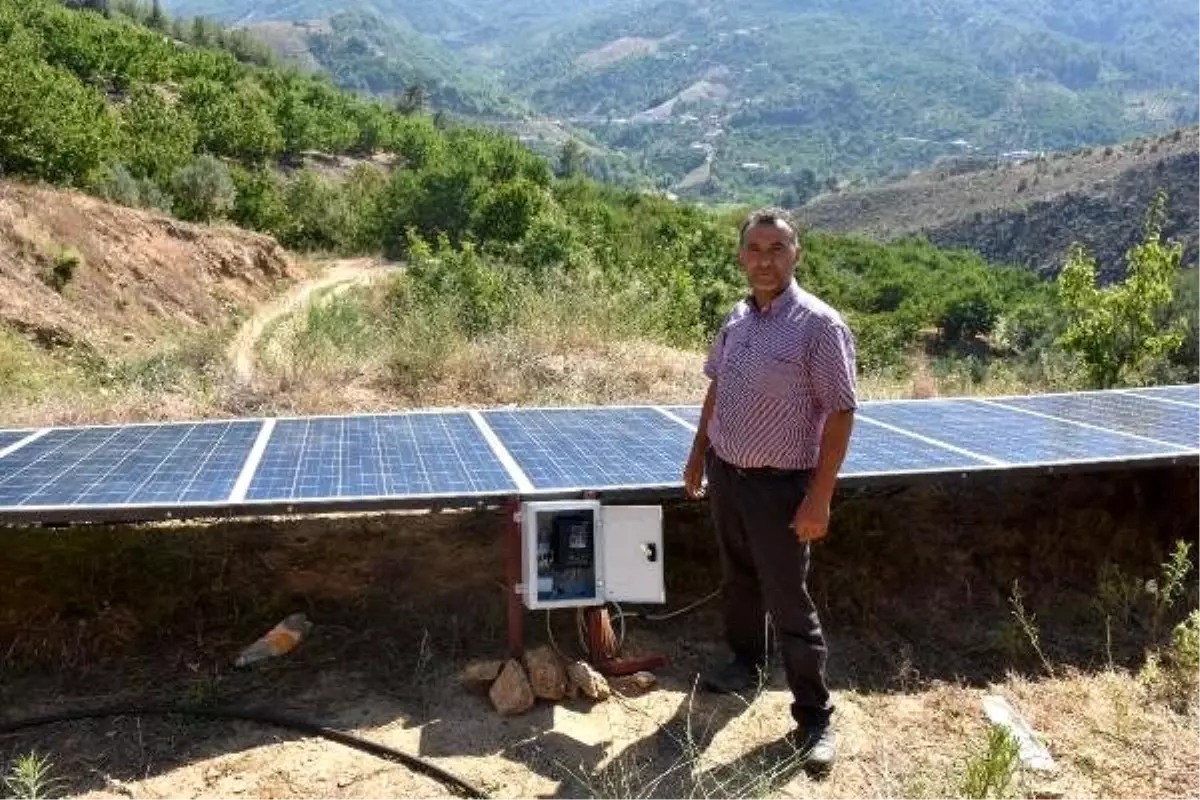 Kiraz bahçesinde kendi elektriğini üretiyor