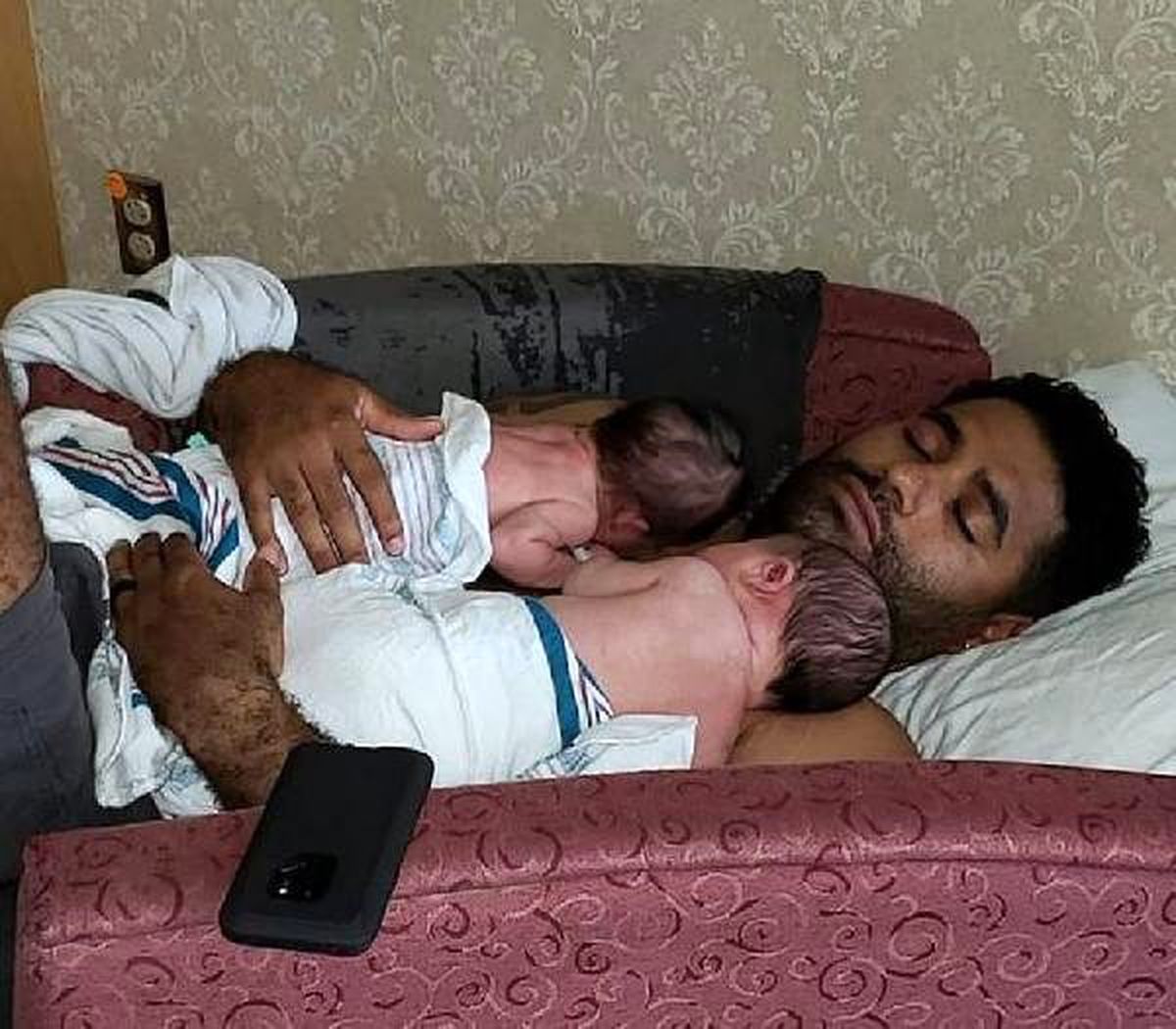 Otomobilde unutulan ikizler hayatını kaybetti