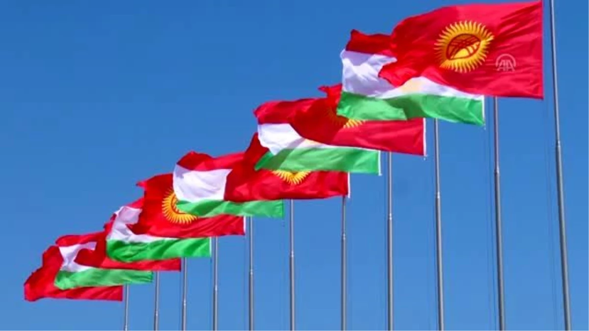 Tacikistan Cumhurbaşkanı İmamali Rahman Kırgızistan\'da