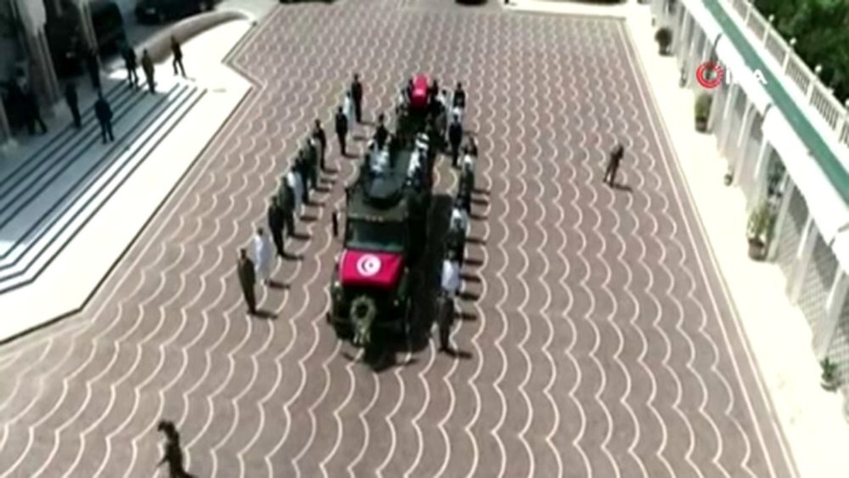 Tunus Cumhurbaşkanı Sibsi son yolculuğuna uğurlandı