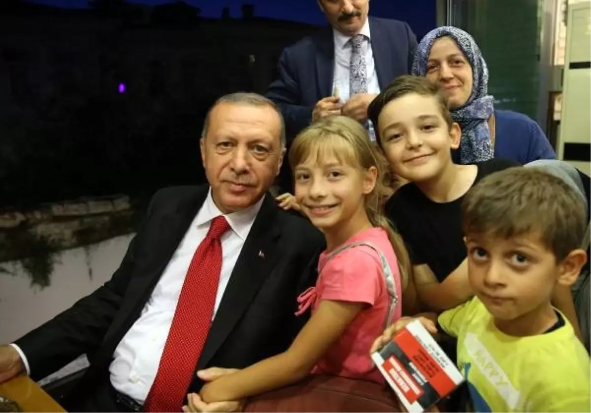 Cumhurbaşkanı Erdoğan\'dan dondurmacıda hatıra fotoğrafı