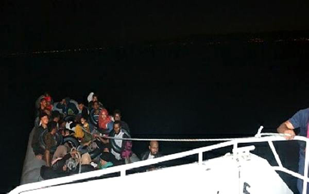 Dikili\'de 42 kaçak göçmen yakalandı