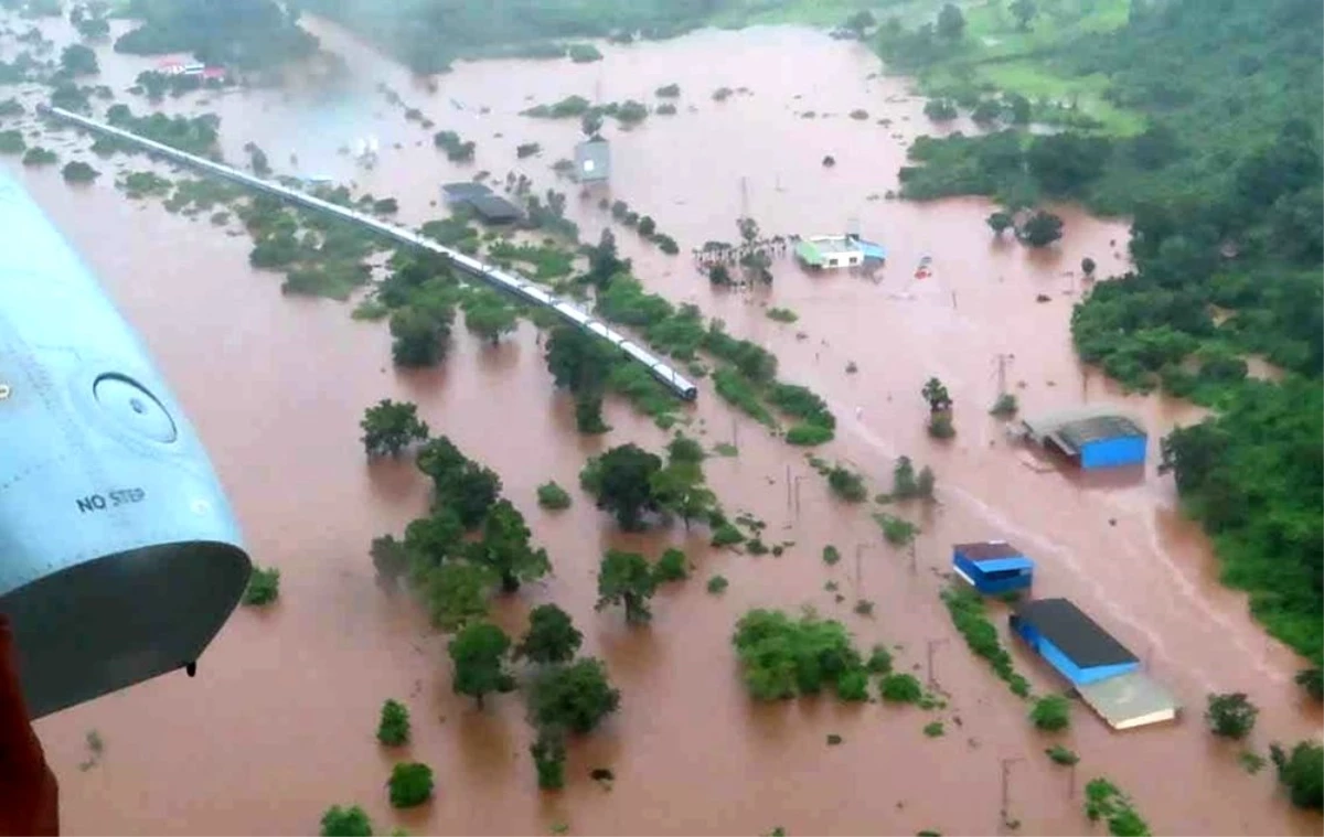 Hindistan\'daki sel felaketinde bilanço artıyor