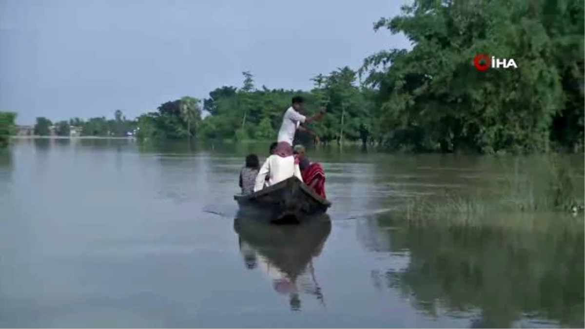 Hindistan\'daki sel felaketinde bilanço artıyorTrende mahsur kalan bin kişi kurtarıldı