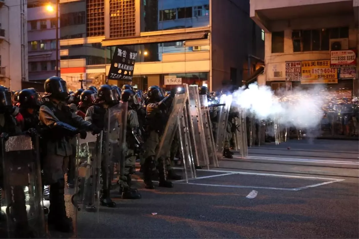 Hong Kong\'da protestolara polis müdahalesi