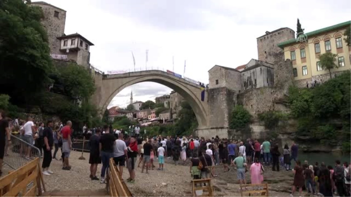 Mostar Köprüsü\'nde geleneksel atlama yarışları