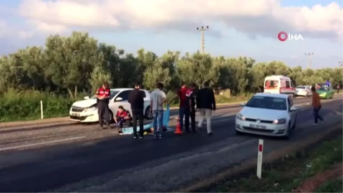 Otomobilin altında kalan motosikletli hayatını kaybetti